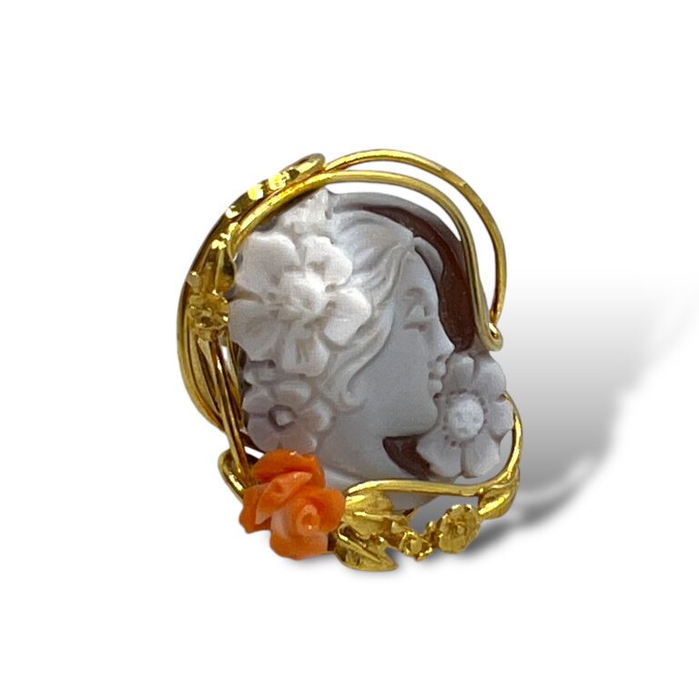 Anello con Cammeo e Rosellina di corallo